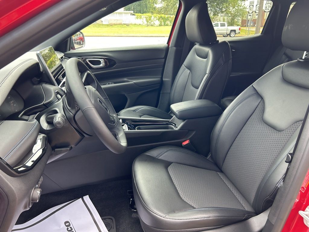 2025 Jeep Compass Latitude - Photo 28
