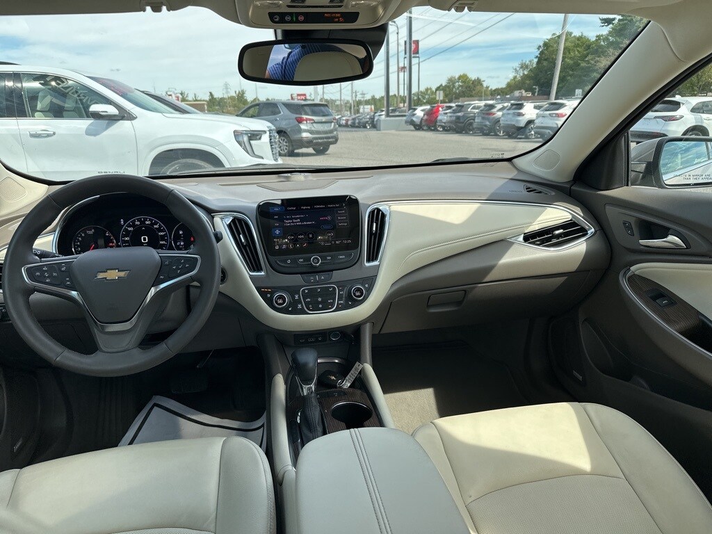 2024 Chevrolet Malibu Premier 2LT photo 2