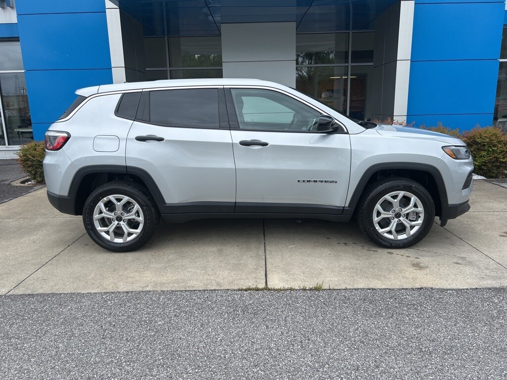 2025 Jeep Compass Sport photo 3