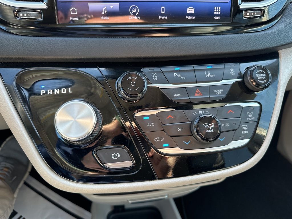 2024 Chrysler Pacifica Touring L - Photo 18