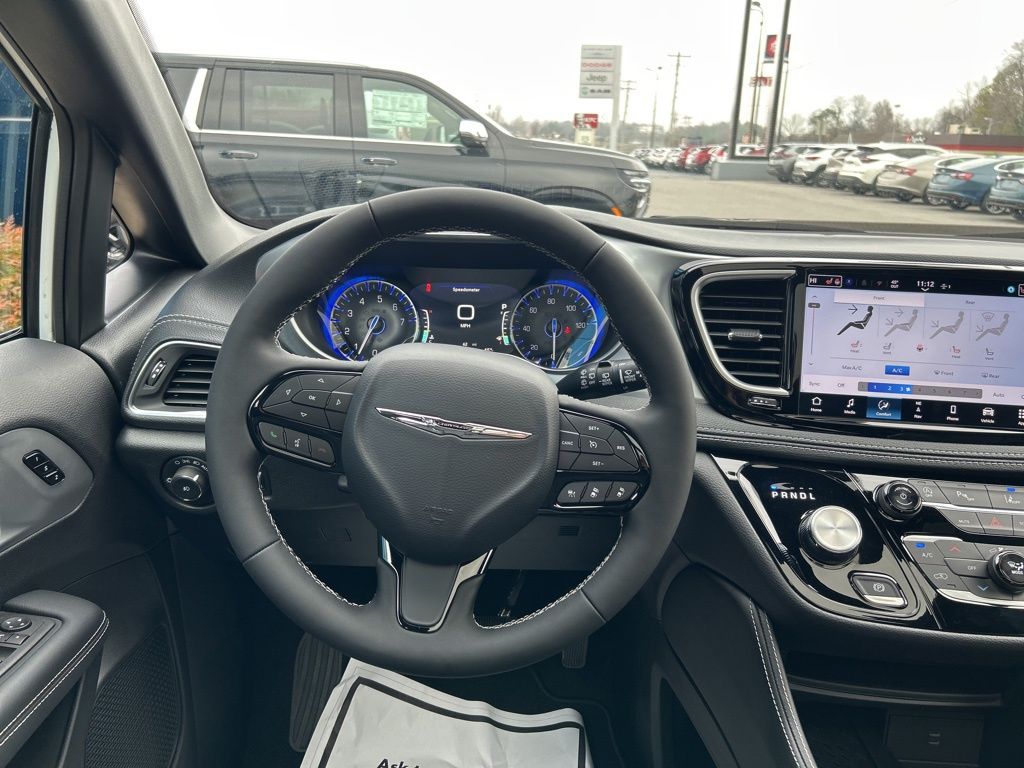 2026 Chrysler Pacifica Limited - Photo 29