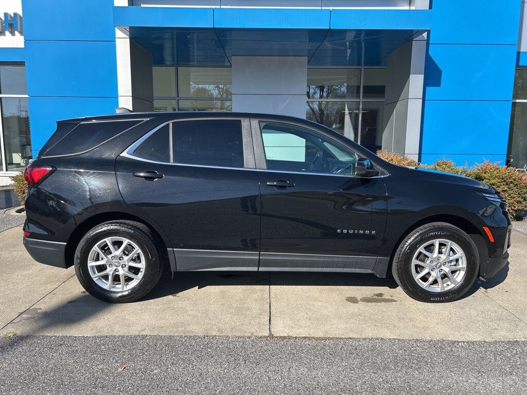 2024 Chevrolet Equinox LT photo 3
