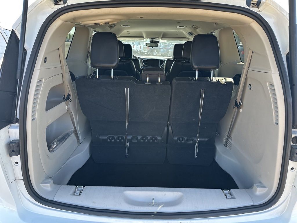 2024 Chrysler Pacifica Touring L - Photo 9