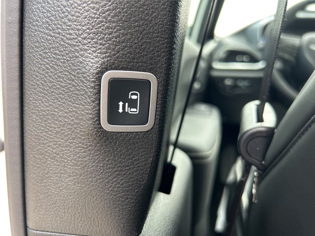 2026 Chrysler Pacifica Limited - Photo 22
