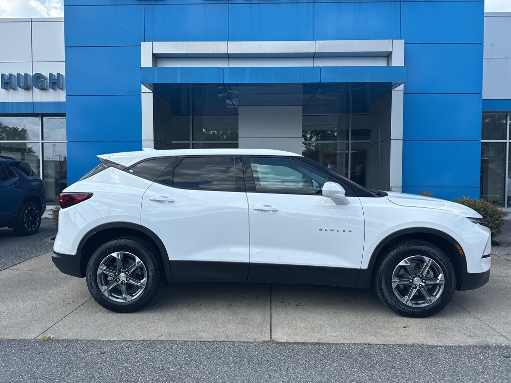 2025 Chevrolet Blazer 2LT photo 2