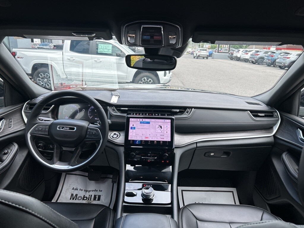 2024 Jeep Grand Cherokee Limited photo 2