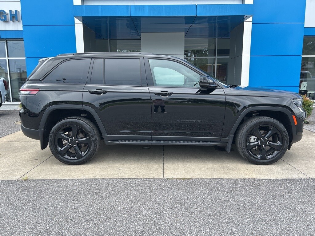 2024 Jeep Grand Cherokee Limited photo 3