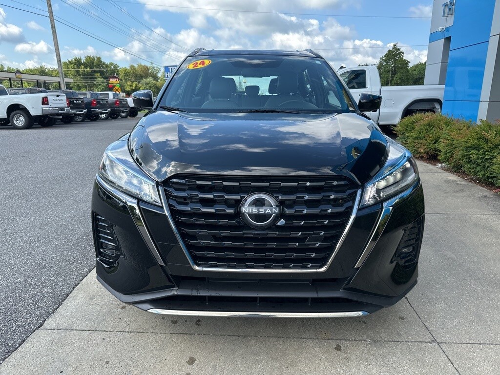 2024 Nissan Kicks SR photo 3