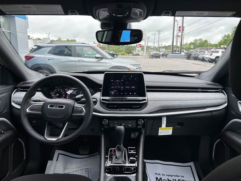 2025 Jeep Compass Sport photo 2