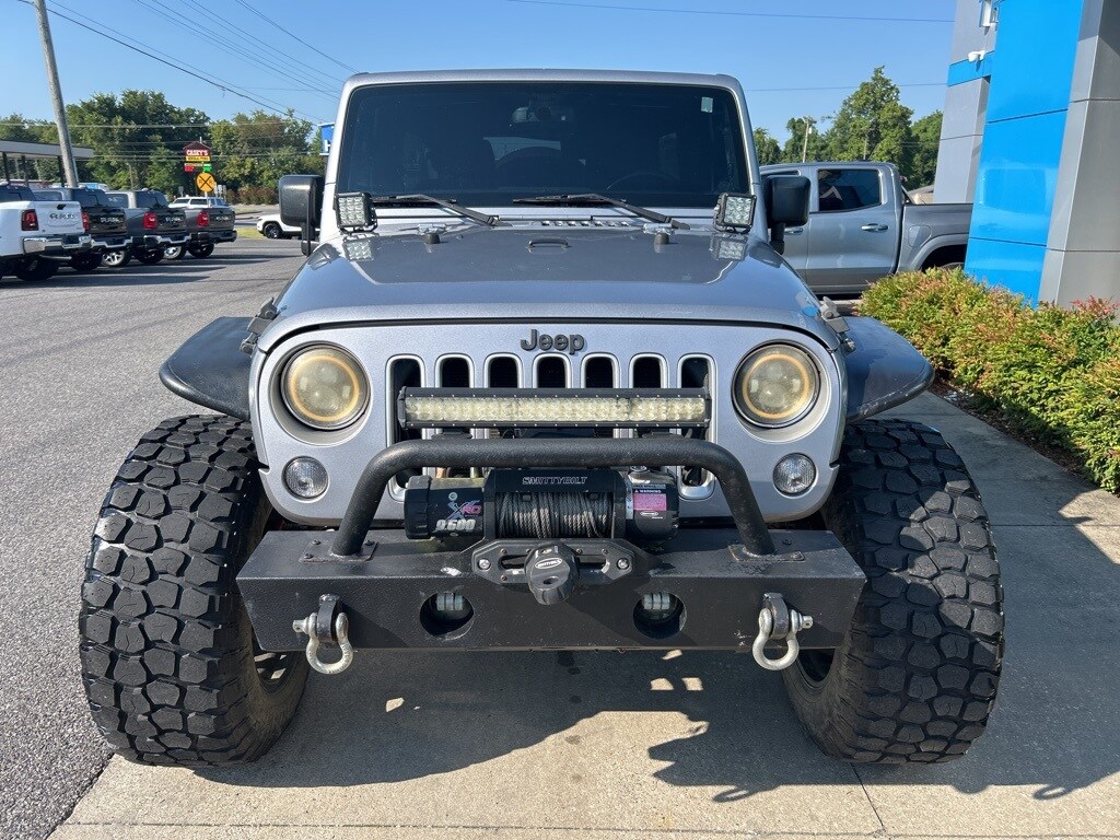2016 Jeep Wrangler Unlimited Sahara photo 2