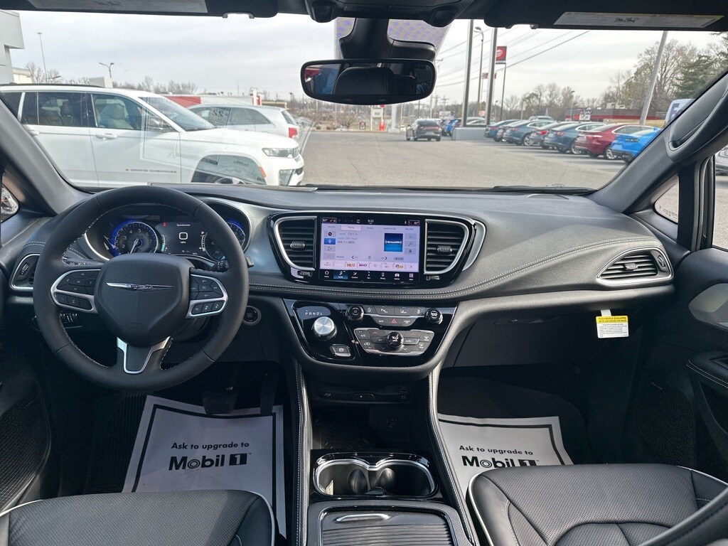 New 2026 Chrysler Pacifica LIMITED Passenger Van