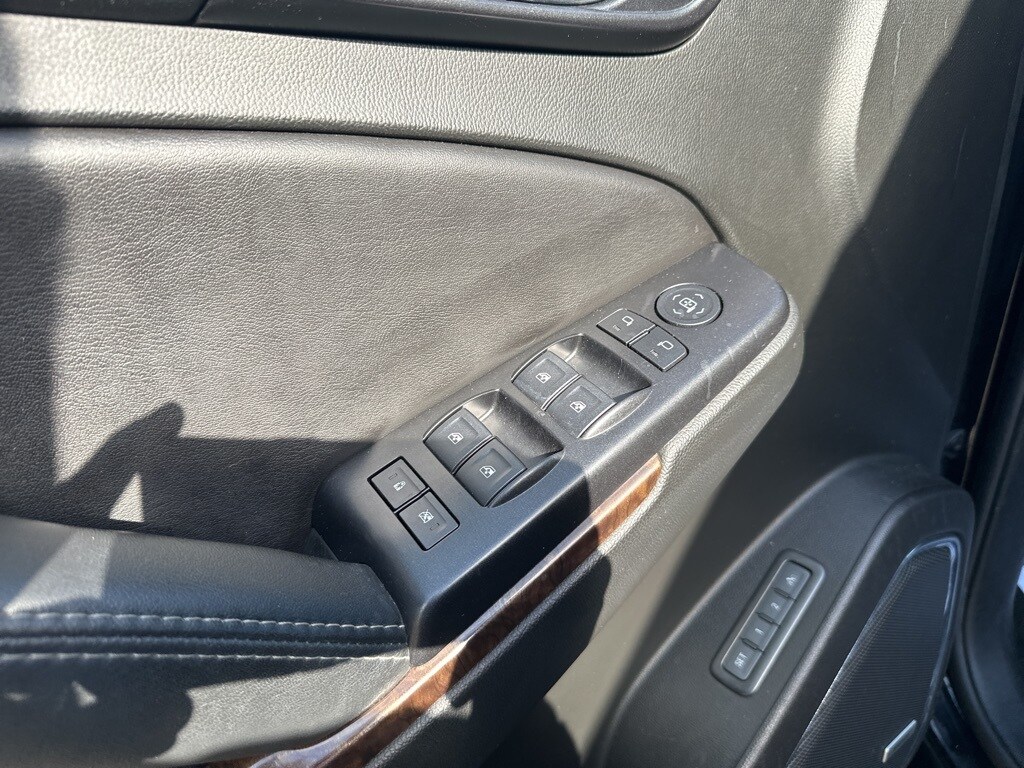 2018 Chevrolet Tahoe LT photo 2