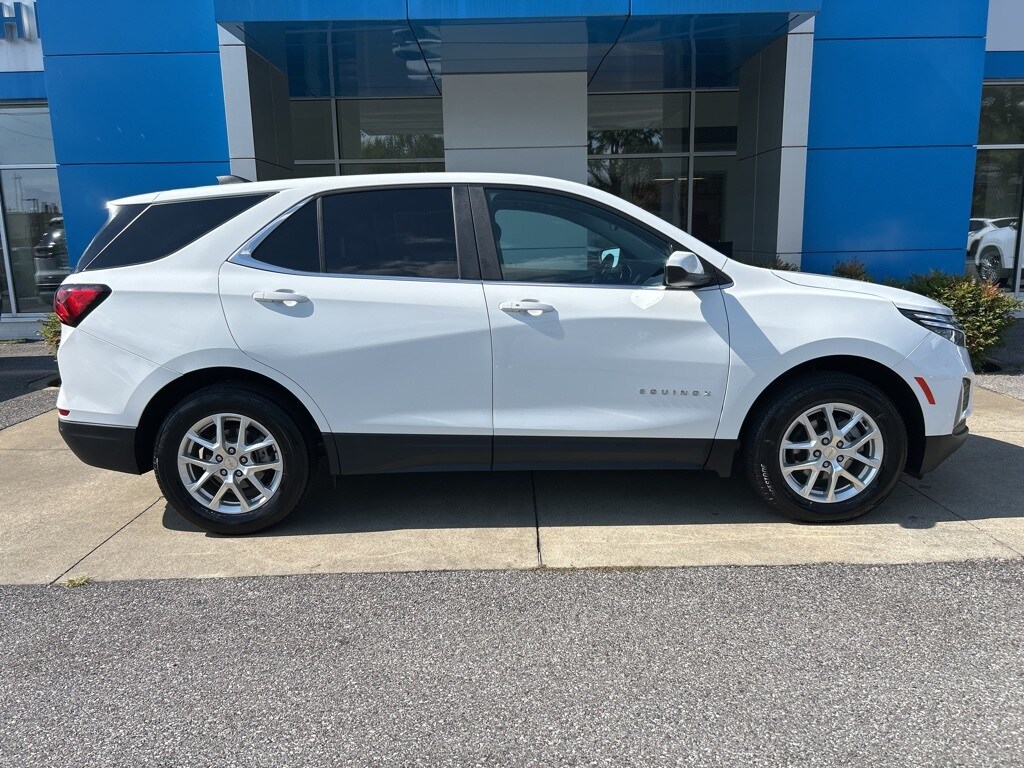 2024 Chevrolet Equinox LT photo 3
