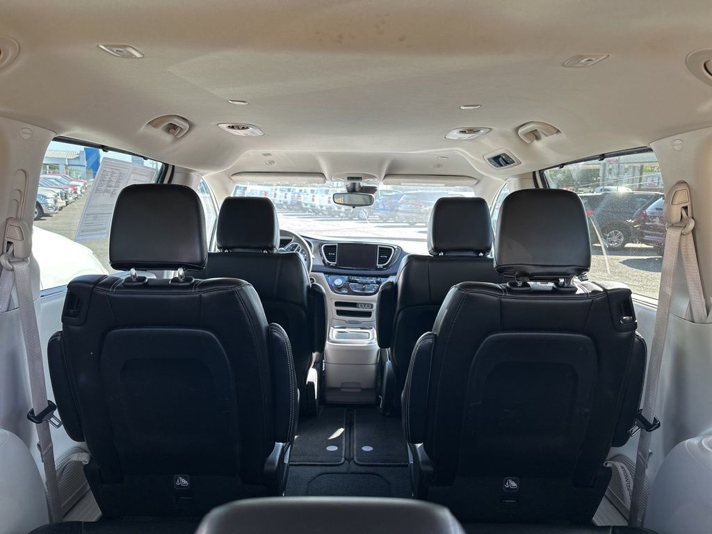 2024 Chrysler Pacifica Touring L - Photo 11