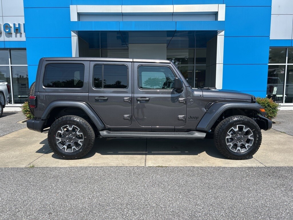 2025 Jeep Wrangler Sahara photo 2