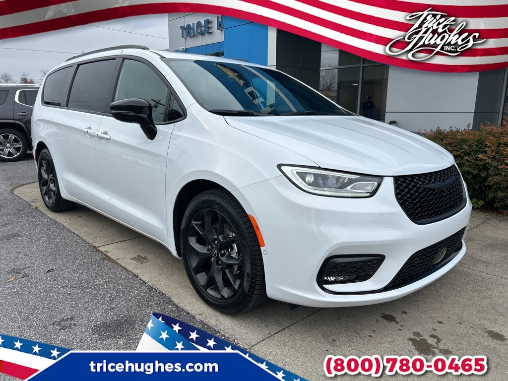 2026 Chrysler Pacifica Limited's photo