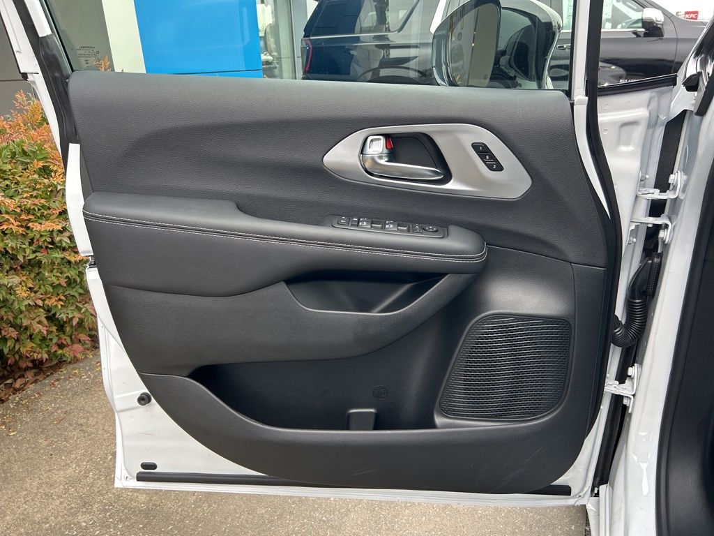 2026 Chrysler Pacifica Limited - Photo 32
