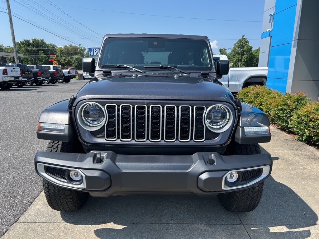 2025 Jeep Wrangler Sahara photo 3