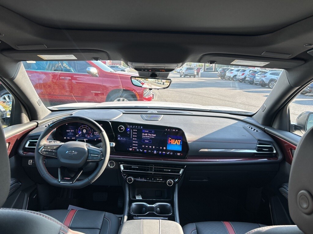 2024 Chevrolet Traverse RS photo 2