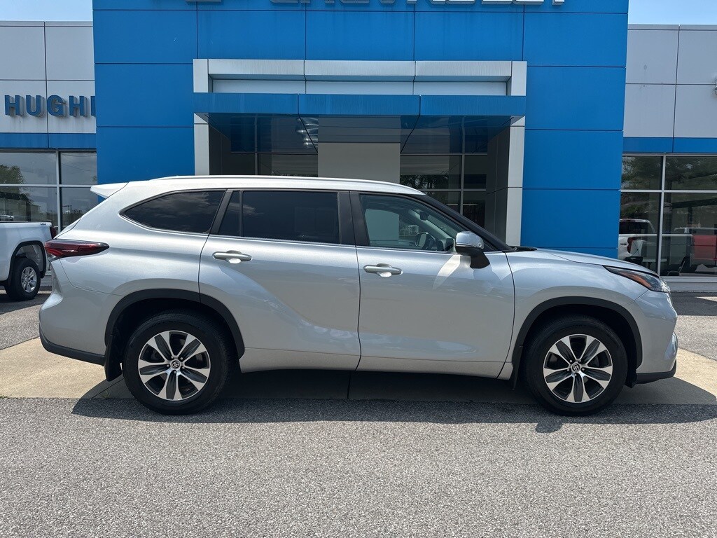 2024 Toyota Highlander XLE photo 3