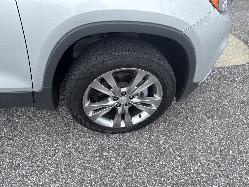 2019 Chevrolet Trax LT photo 2