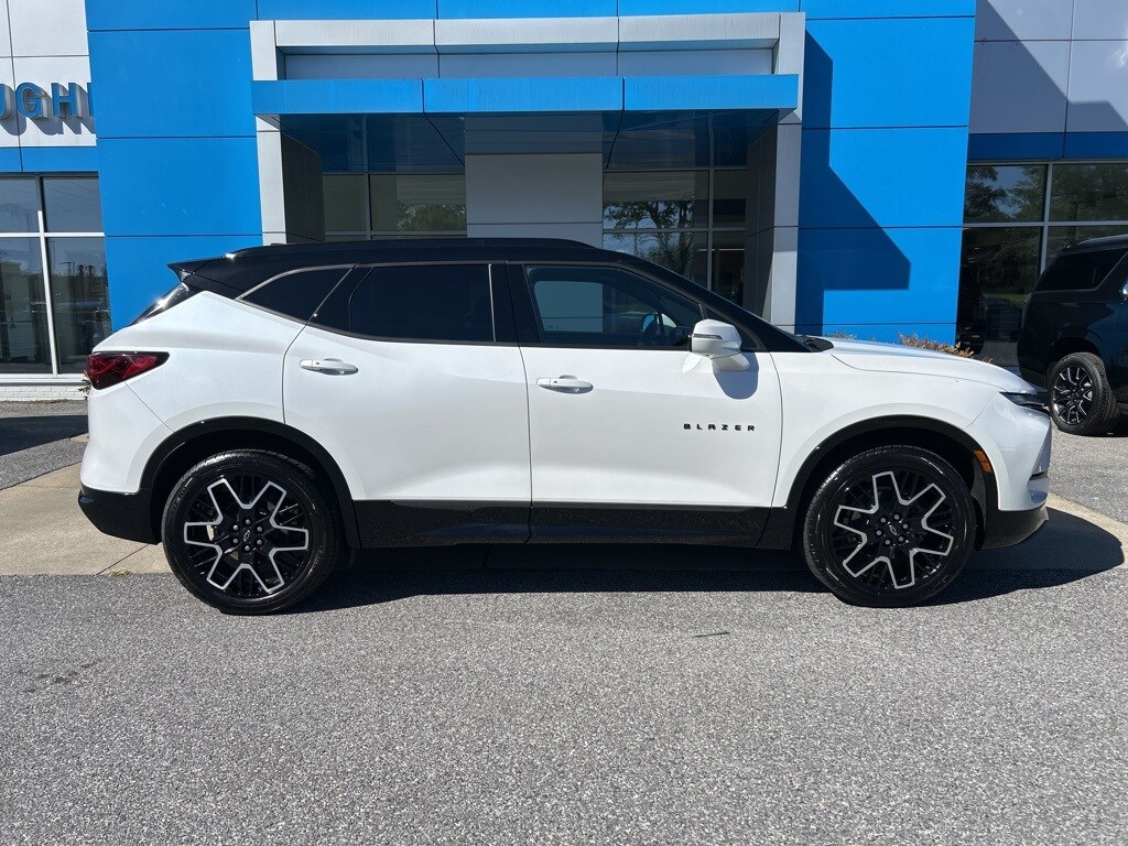 2024 Chevrolet Blazer RS photo 2