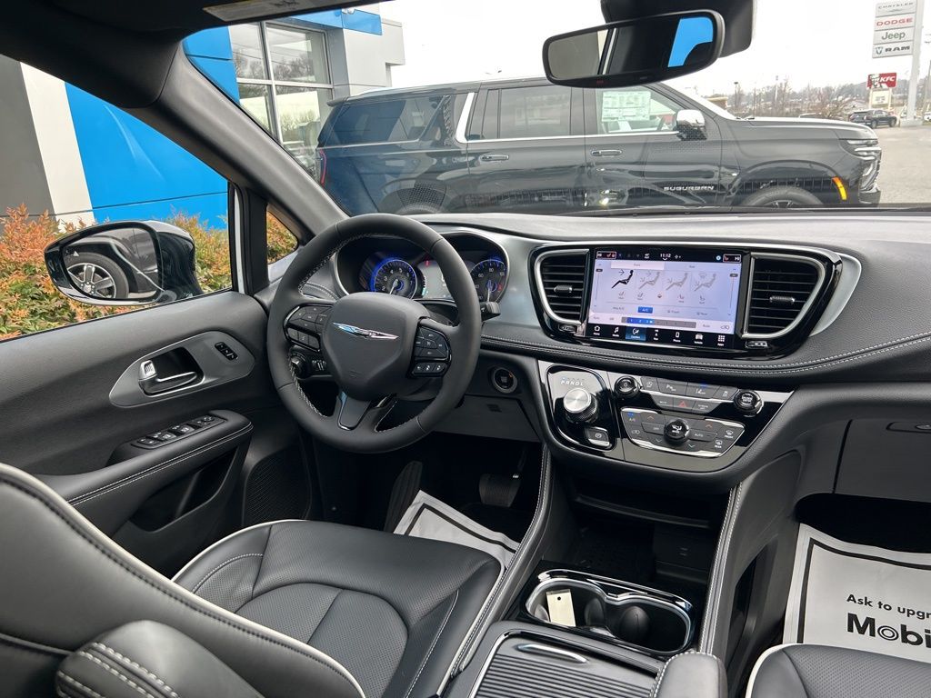 2026 Chrysler Pacifica Limited - Photo 28