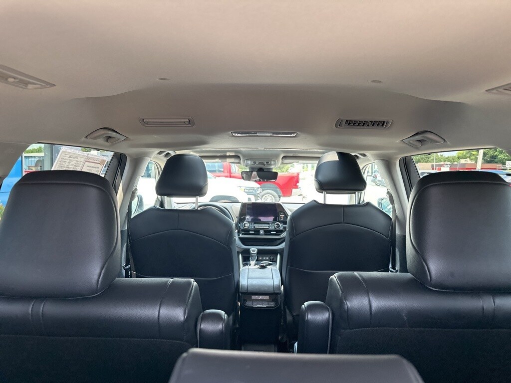 2024 Toyota Highlander XLE photo 2