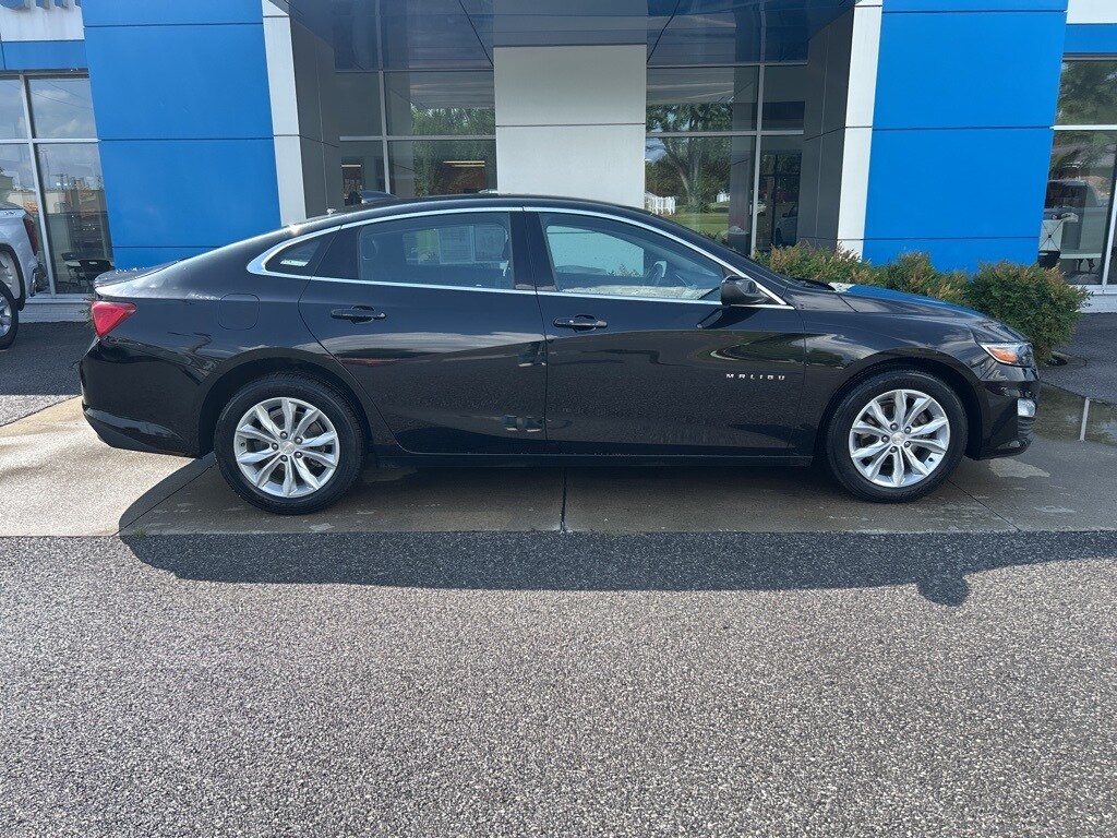 2024 Chevrolet Malibu 1LT photo 2