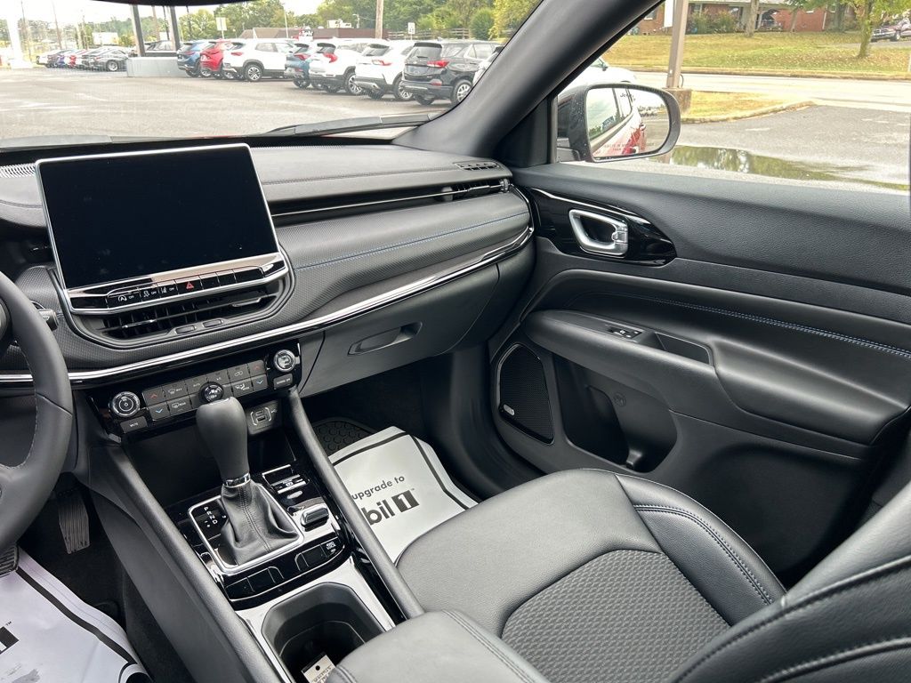 2025 Jeep Compass Latitude - Photo 19