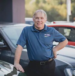 Staff member David S from ID_7b4b7772c91e