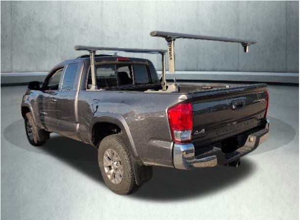 2016 Toyota Tacoma SR5 photo 3