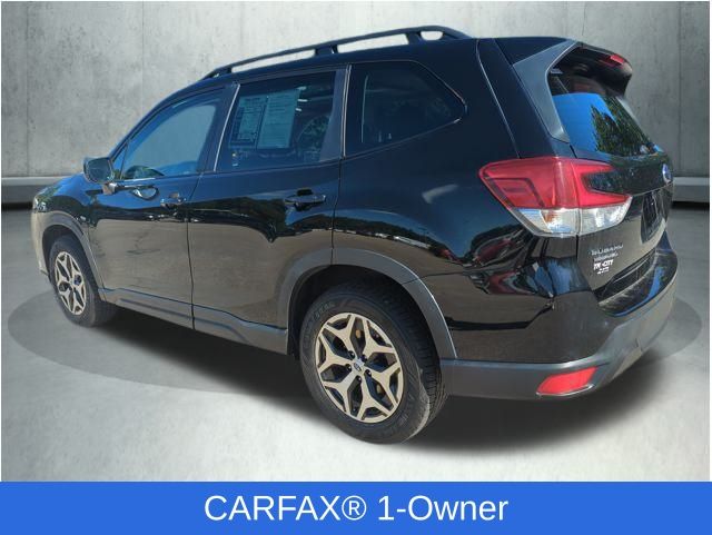 2023 Subaru Forester Premium photo 2