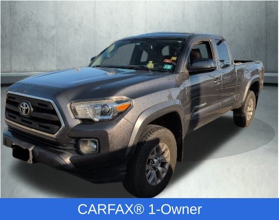 2016 Toyota Tacoma SR5 photo 2