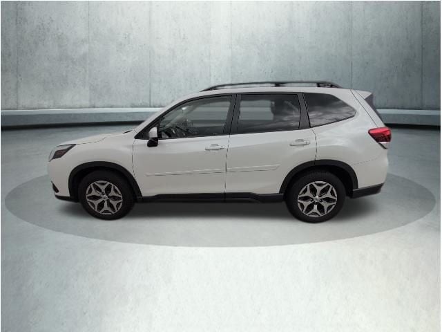 2023 Subaru Forester Premium's photo