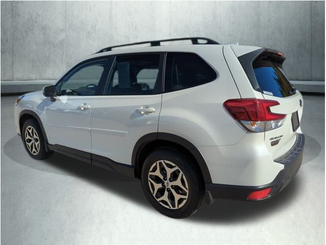 2023 Subaru Forester Premium photo 3