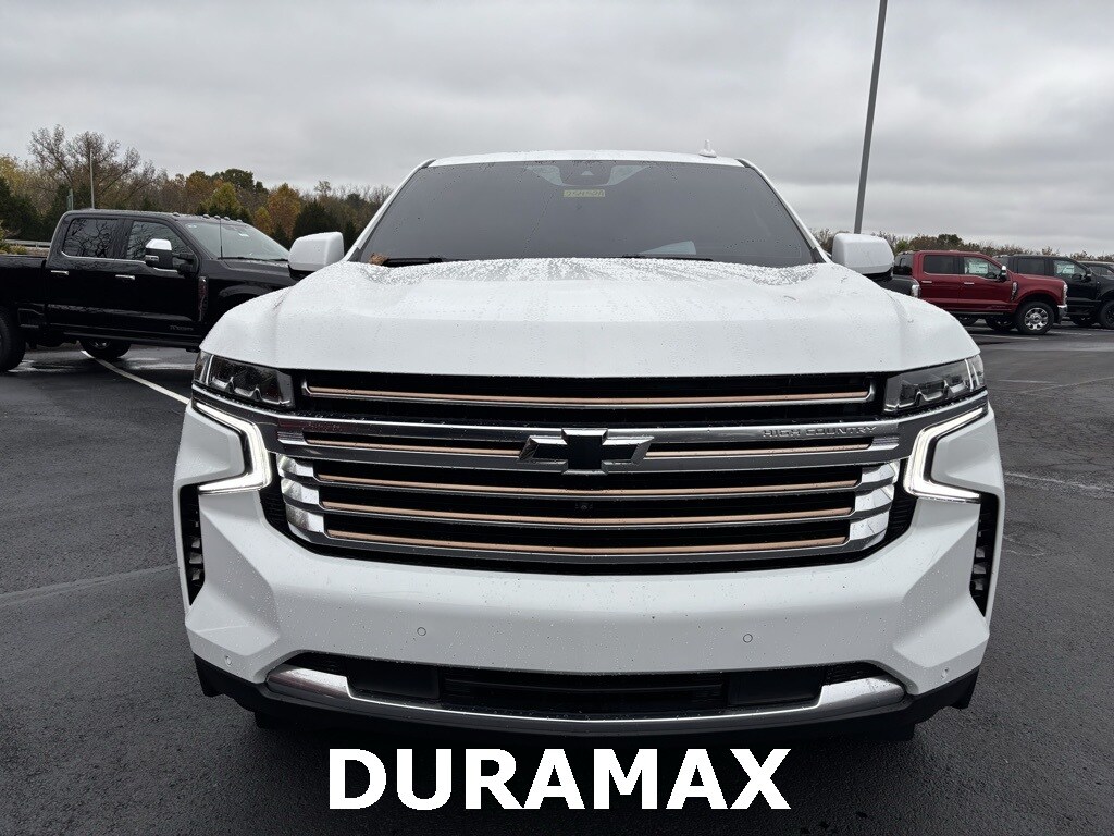 2024 Chevrolet Suburban High Country photo 2