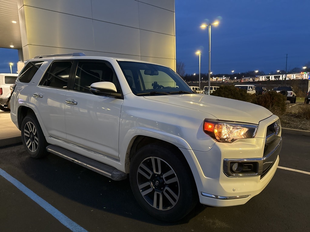 2015 Toyota 4Runner Limited's photo