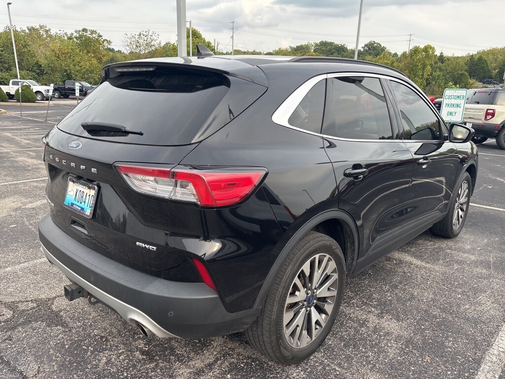 2022 Ford Escape Titanium photo 4