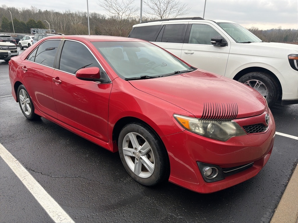 2012 Toyota Camry SE's photo