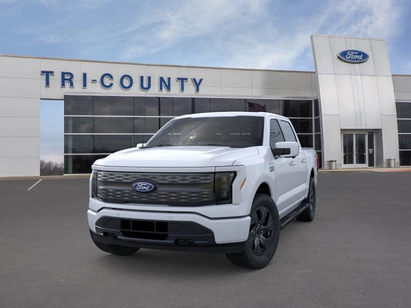 2025 Ford F-150 Lightning Lariat photo 2