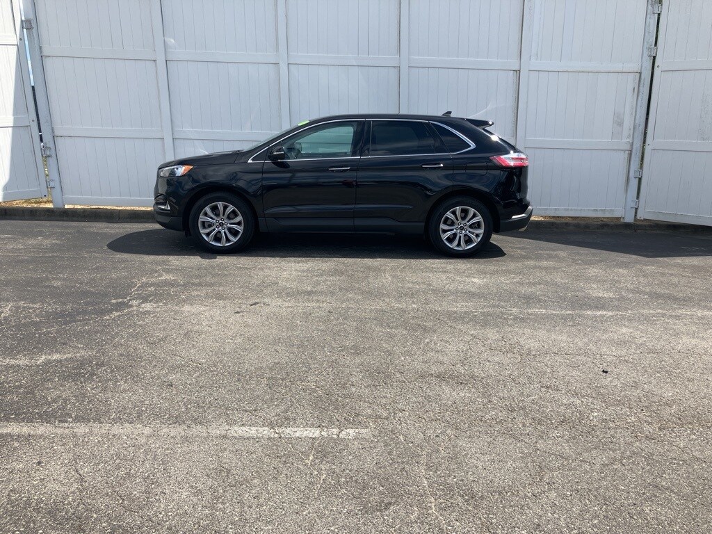2024 Ford Edge Titanium photo 4