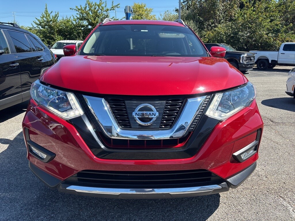 2017 Nissan Rogue SL photo 2