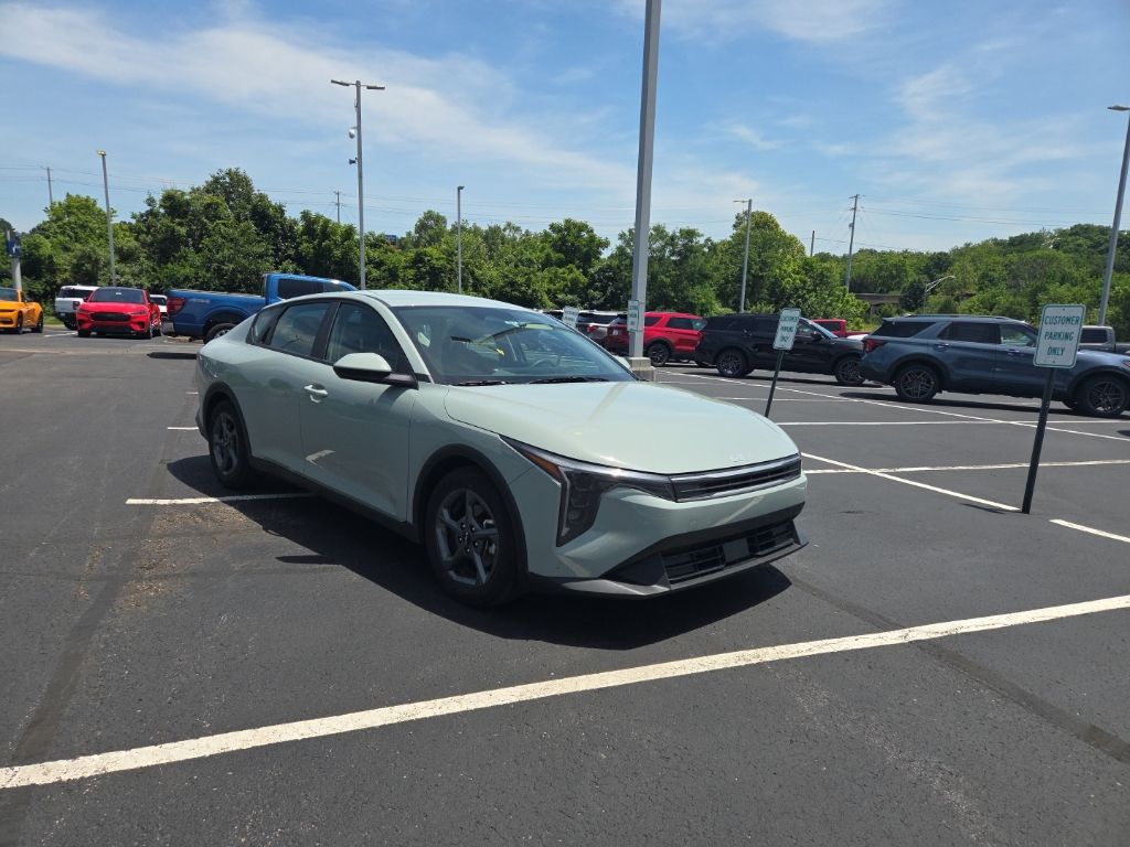 2025 Kia K4 LXS AT's photo