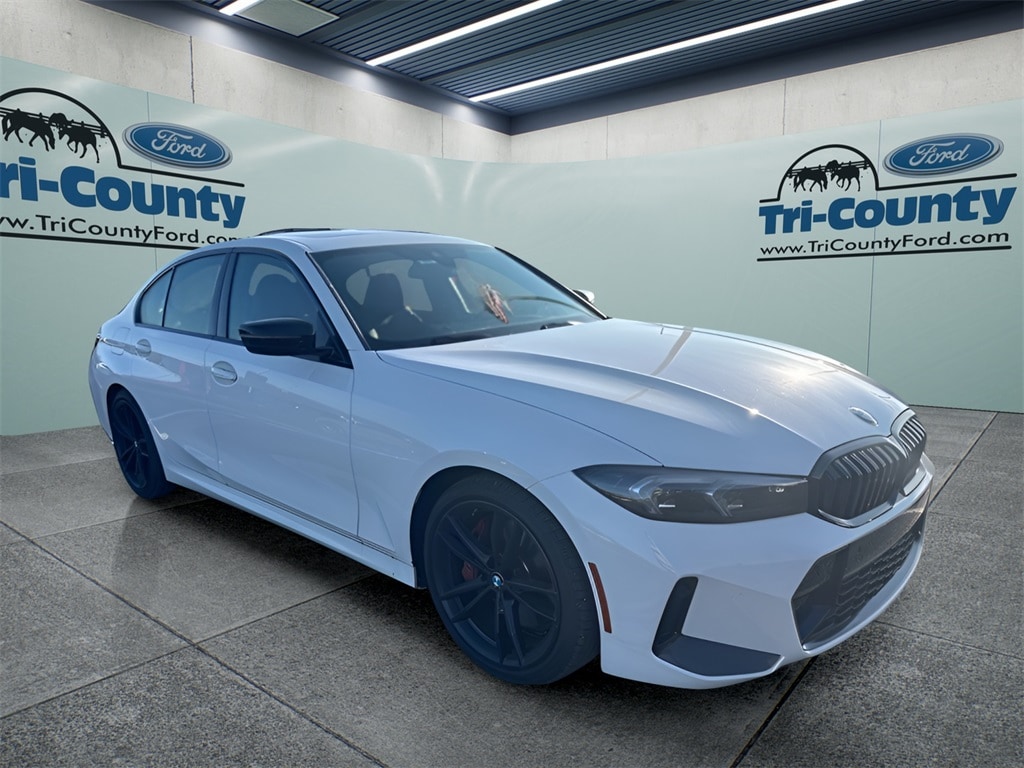 2023 BMW 3 Series 330i's photo