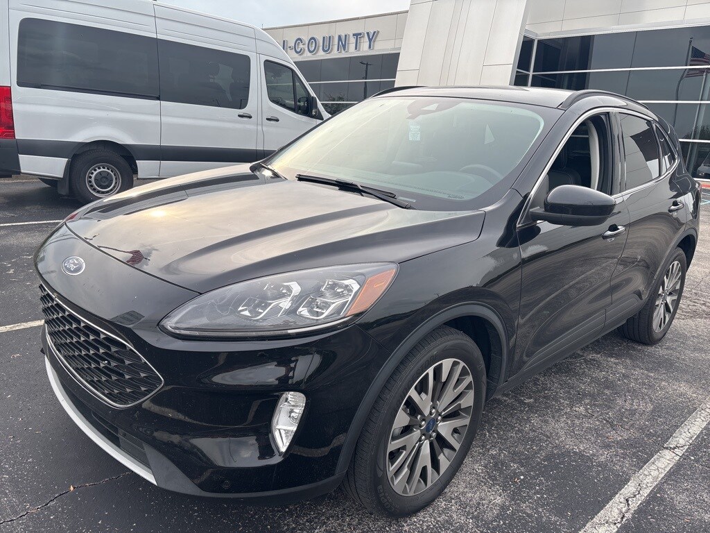 2022 Ford Escape Titanium photo 3