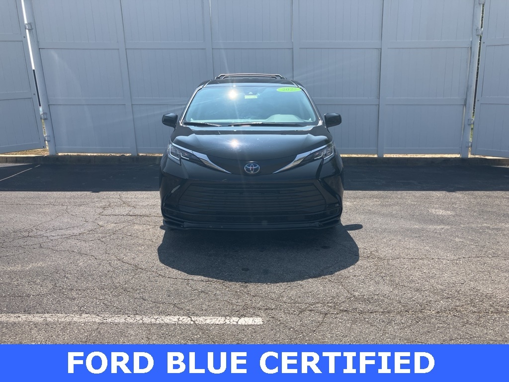 Used 2022 Toyota Sienna LE with VIN 5TDKSKFC7NS067800 for sale in Buckner, KY