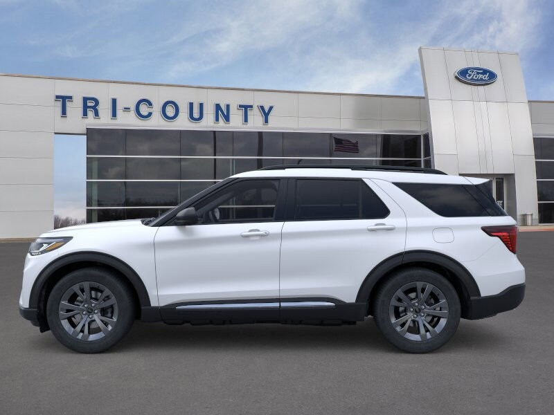 2025 Ford Explorer photo 2