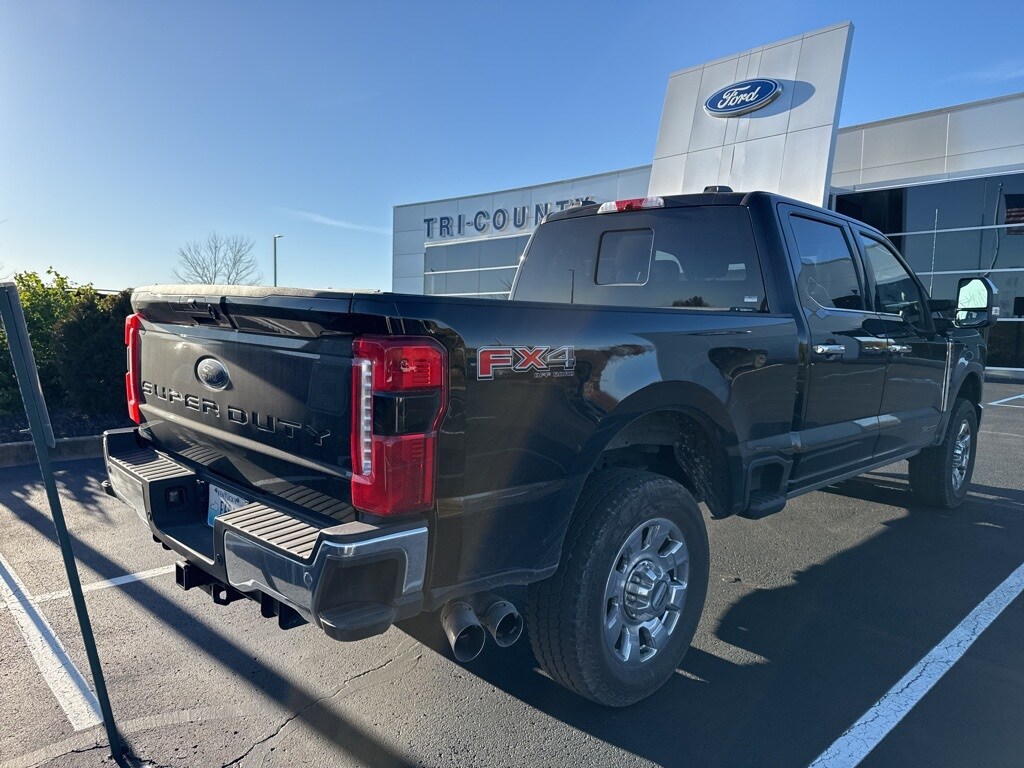 2025 Ford F-250 photo 2