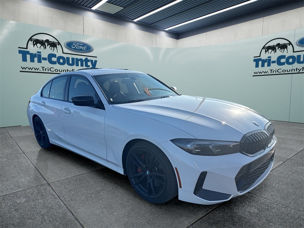 2023 BMW 3 Series 330i's photo